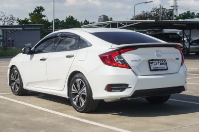 HONDA CIVIC 1.5 TURBO RS ปี2016 จด2017 (6กก1990)