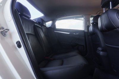 HONDA CIVIC 1.5 TURBO RS ปี2016 จด2017 (6กก1990)