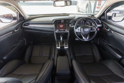 HONDA CIVIC 1.5 TURBO RS ปี2016 จด2017 (6กก1990)