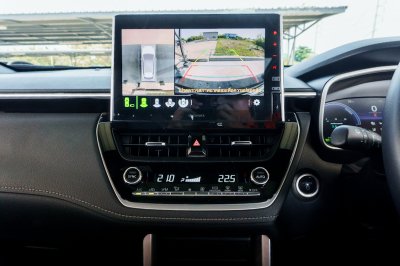 TOYOTA COROLLA CROSS 1.8 HEV PREMIUM LUXURY AT ปี2024 (5ขบ276)