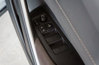 TOYOTA COROLLA CROSS 1.8 HEV PREMIUM LUXURY AT ปี2024 (5ขบ276)