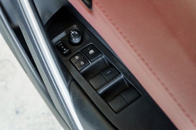 TOYOTA COROLLA CROSS 1.8 HEV PREMIUM SAFETY AT ปี2021 (2ขฆ4350)