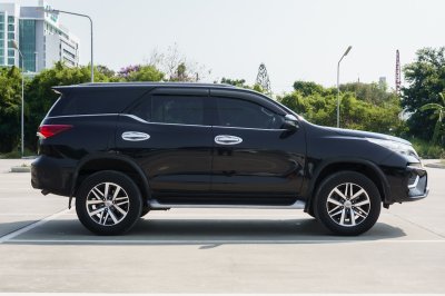 TOYOTA FORTUNER 2.4 V AT ปี2018 (8กฎ3752)