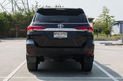 TOYOTA FORTUNER 2.4 V AT ปี2018 (8กฎ3752)