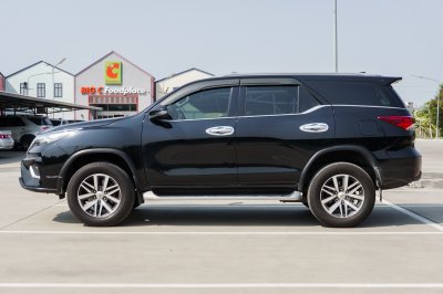 TOYOTA FORTUNER 2.4 V AT ปี2018 (8กฎ3752)