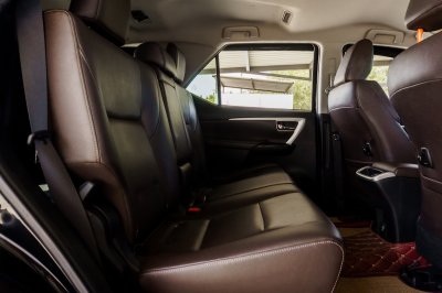 TOYOTA FORTUNER 2.4 V AT ปี2018 (8กฎ3752)