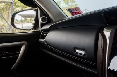 TOYOTA FORTUNER 2.4 V AT ปี2018 (8กฎ3752)