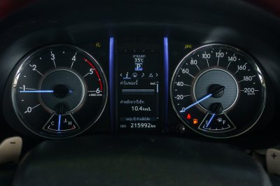 TOYOTA FORTUNER 2.4 V AT ปี2018 (8กฎ3752)