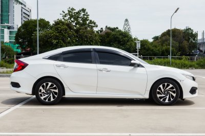 HONDA CIVIC 1.8 EL ปี2017 (ขธ3658)