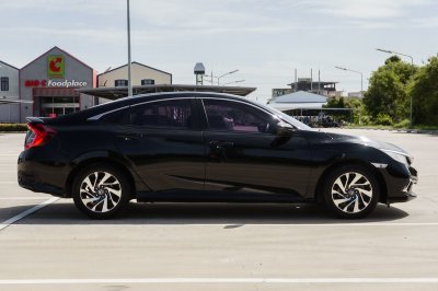 HONDA CIVIC 1.8 E AT ปี 2019 (9กฎ8925)