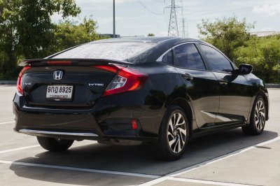 HONDA CIVIC 1.8 E AT ปี 2019 (9กฎ8925)