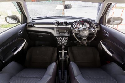 SUZUKI SWIFT 1.2 GLX AT ปี2018 จด2019 (8กล3152)