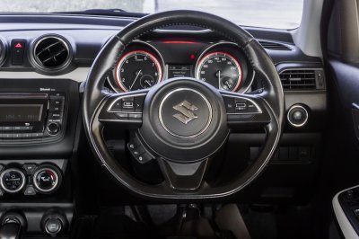 SUZUKI SWIFT 1.2 GLX AT ปี2018 จด2019 (8กล3152)