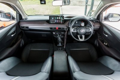 TOYOTA YARIS ATIV 1.2 PREMIUM ปี2023 (กษ4406)