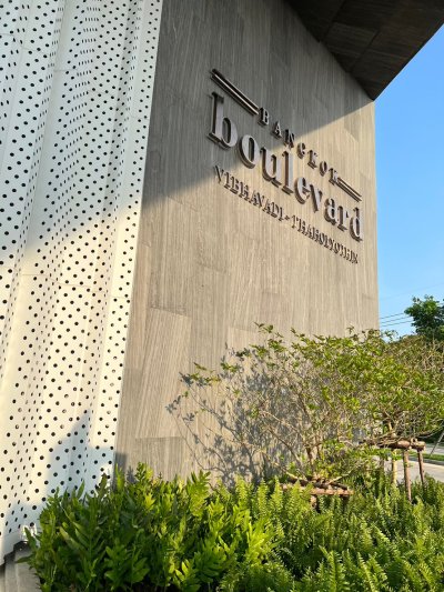 PROJECT REVIEW :  Venue ID Vibhavadi-Phahol