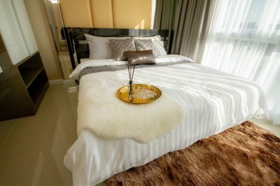 ห้องนอนใหญ่ บ้านตัวอย่าง บ้านทาวน์โฮมทาวน์โฮม 2 ชั้น 3 ห้องนอน 3 ห้องน้ำ 2 ที่จอดรถ หมู่บ้านจัดสรรฉะเชิงเทรา อุไรสิริ ไลท์ ดอนทอง x ประชาสุข  