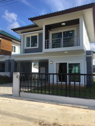 บริเวณหน้าบ้าน บ้านเดี่ยว 2 ชั้น 3 นอน 3 น้ำ 2 ที่จอดรถ  สุวินทวงศ์-วัดต้นตาล บ้านตัวอย่าง