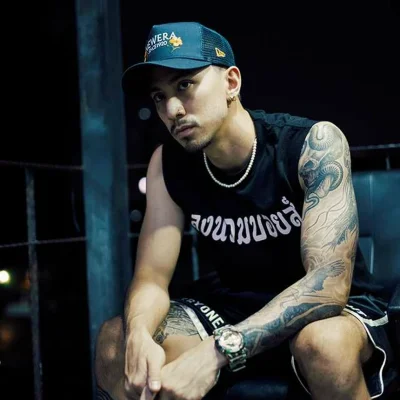 BLACK LONGNUAMBOYZ SLEEVELESS SHIRT 