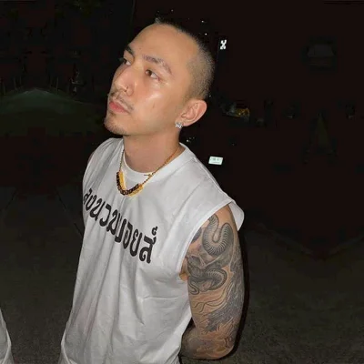 WHITE LONGNUAMBOYZ SLEEVELESS SHIRT