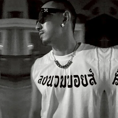 WHITE LONGNUAMBOYZ SLEEVELESS SHIRT