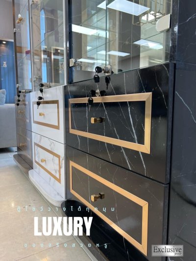 ตู้โชว์ดาวน์ไลท์ ตู้กระจก Luxury 60ซม. 2บานเปิด 2ลิ้นชัก