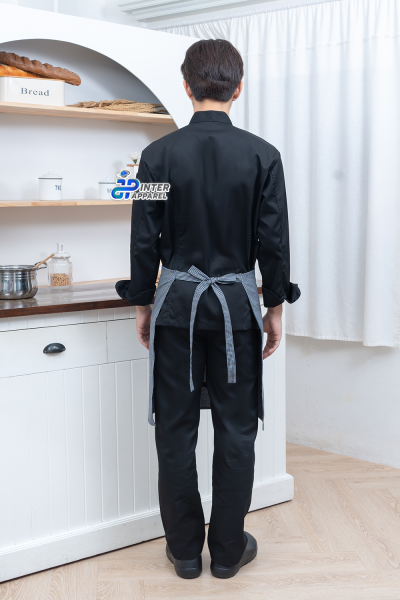 เสื้อกุ๊กคอป้ายแขนยาว สีดำกุ้นขาว กระดุมมุก 2 เม็ด –  รุ่น “แบล็คไลน์ซิกเนเจอร์”