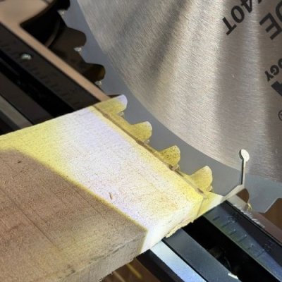 เครื่องเลื่อยองศา 10” สไลด์ได้  OKURA รุ่น OK-SMS10