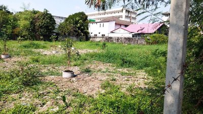 ขายที่ดินสวย ย่านงามวงศ์วาน 15 เข้าซอยเพียง 200 เมตร ขนาด 40x40 เมตร (สนใจเช่า 50,000 บาท/เดือน)