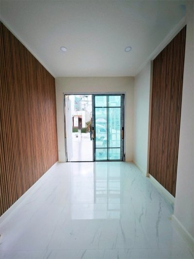 บ้านใหม่ใจกลางลาซาล – สุขุมวิท 105