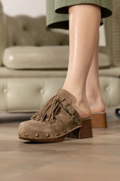 Beatriz Suede Sandals