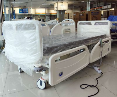 เตียงผู้ป่วยไฟฟ้าราวปีกนก Bewatec  A322 Dewert Motor