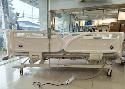 เตียงผู้ป่วยไฟฟ้าราวปีกนก Bewatec  A322 Dewert Motor
