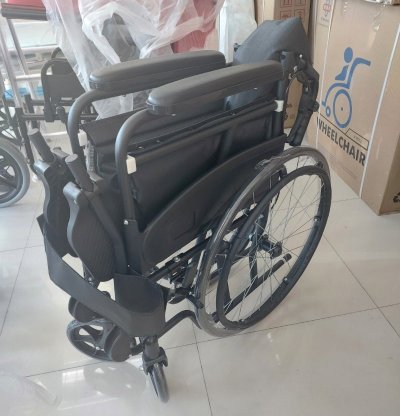 รถเข็นผู้ป่วย พับได้ มีเบรคมือ โครงเหล็กพ่นสี Powder Coating