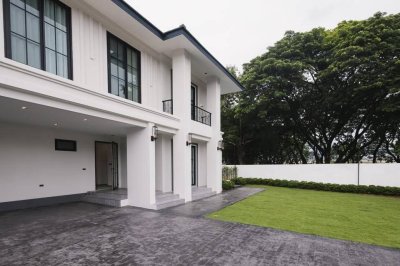 Modern Pool Villa in San Sai