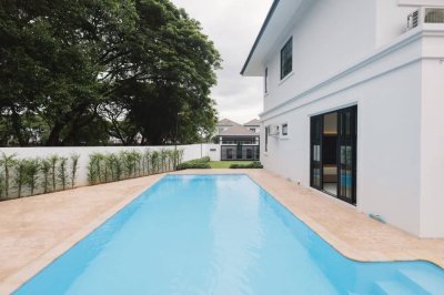 Modern Pool Villa in San Sai