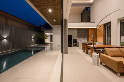 J 4 POOL VILLA