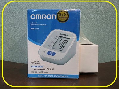 เครื่องวัดความดัน OMRON HEM-7121 (มีหน่วยความจำ 30 หน่วย) (ประกันศูนย์ไทย 5 ปี)