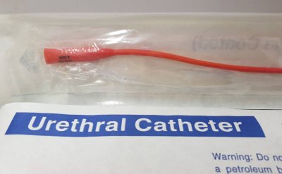 สายสวนปัสสาวะยางแดงสเตอไรด์ Urethral Catheter