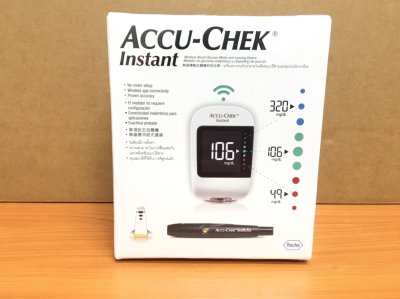 เครื่องตรวจน้ำตาล Accu-Chek Instant (แถมแผ่นตรวจ 25 แผ่น + ปากกา Softclix)