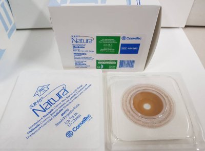 แป้น ConvaTec Surfit Natura Durahesive Moldable Convex ก้นถ้วย 45 มม. เล็ก (13-22มม.) (404592) (1 แผ่น)