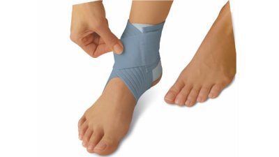 อุปกรณ์พยุงข้อเท้าสำหรับผู้หญิง ฟูทูโร่ รุ่นปรับกระชับได้ Futuro™ Slim Silhouette Ankle Support For Her