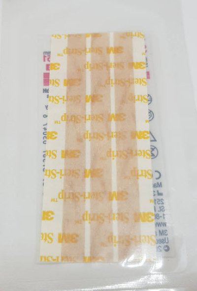 3M Steri-Strip Skintone ขนาด 6x75 mm แผ่นเทปสเตอไรด์ สีเนื้อ (B1551)