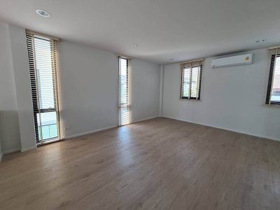 (H2990) For Rent Semi-Detached Househome Office