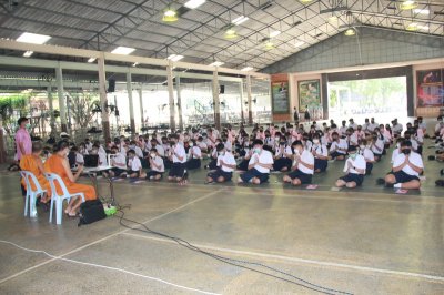 นักเรียนเรียนเขียนกระทู้ธรรม ตรี โท เอก