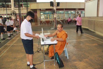 นักเรียนเรียนเขียนกระทู้ธรรม ตรี โท เอก