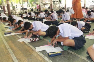 นักเรียนเรียนเขียนกระทู้ธรรม ตรี โท เอก