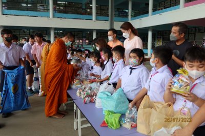 กิจกรรมทำบุญ ตักบาตร ข้าวสาร อาหารแห้ง และฟังธรรม เนื่องในวันอาสาฬหบูชาและวันเข้าพรรษา