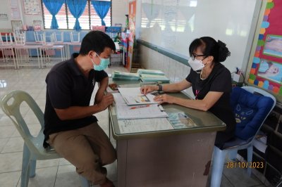 ผู้ปกครองรับผลการเรียนและอาหารเสริม ภาคเรียนที่ 1 ปีการศึกษา 2566