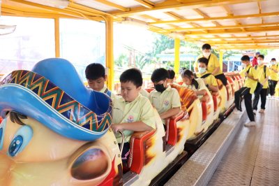 ทัศนศึกษาชั้นประถมศึกษาปีที่ 5 ณ ดรีมเวิลดิ์ ธัญบุรี จ.ปทุมธานี