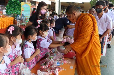 กิจกรรมทำบุญ ตักบาตร ข้าวสาร อาหารแห้ง และฟังธรรม เนื่องในวันอาสาฬหบูชาและวันเข้าพรรษา